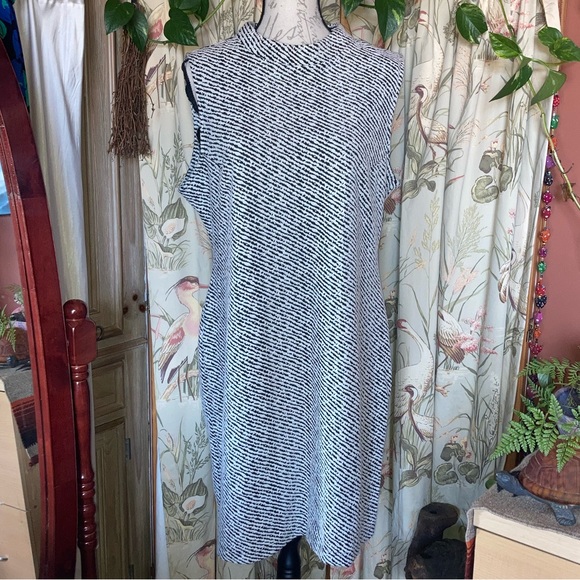 Sharagano Plus Size Sleeveless Textured Sheath Dress Black White sz 16 - Picture 2 of 8